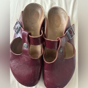 Birkenstock Bern Red Patent Leather T-Strap-Clogs Mary-Janes Size 37 us 6.5